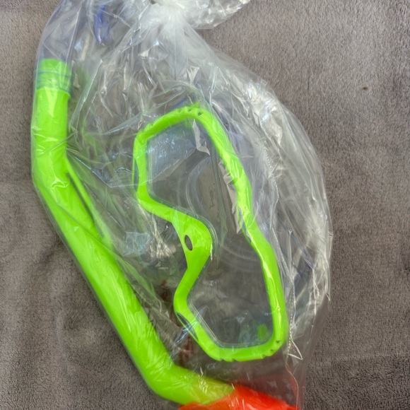 Goggle and snorkel - Picture 1 of 2